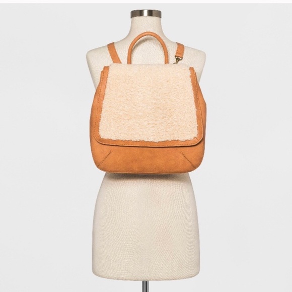 universal thread convertible backpack